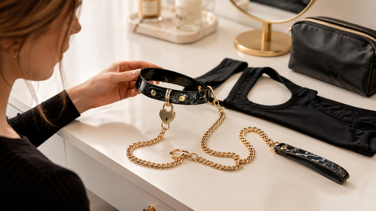 Marble Leather Choker Collar with Heart Lock and Chain Leash: What to Check Before Buying